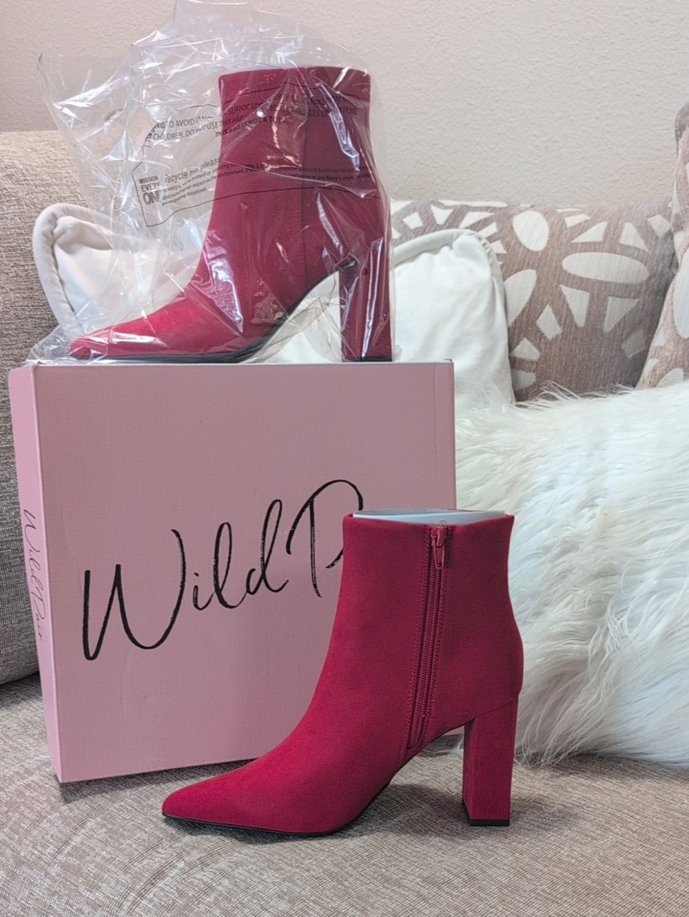 Wild Pair Women's Red Pointed-Toe Block Heel Ankle Boots Brand New